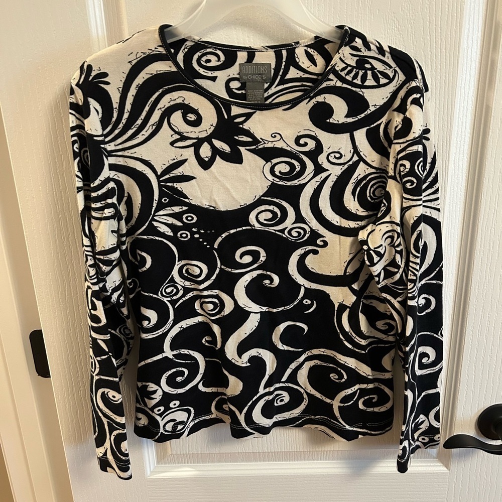 Chico's Black and Cream Swirl Long Sleeve Top